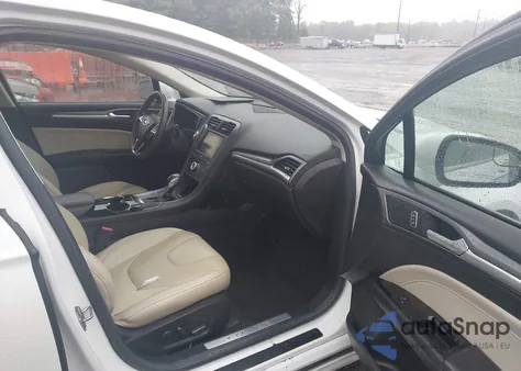 2015 Ford Fusion Hybrid Titanium z USA, uszkodzony, nr VIN 3FA6P0RU8FR116699